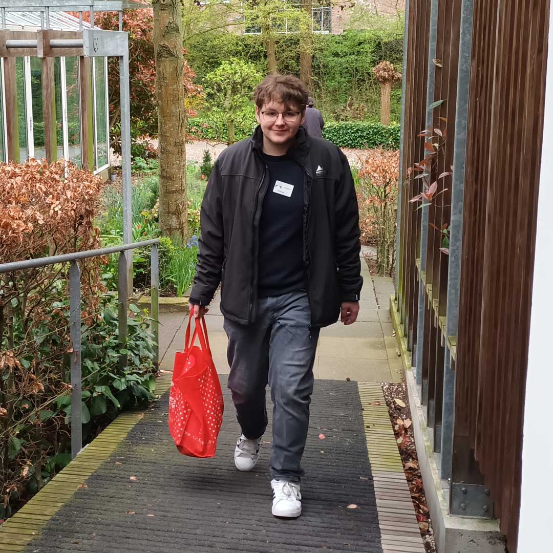 Stagestudent Stefan doet boodschappen